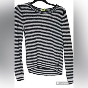 Aeropostale crew neck sip pullover black and white small